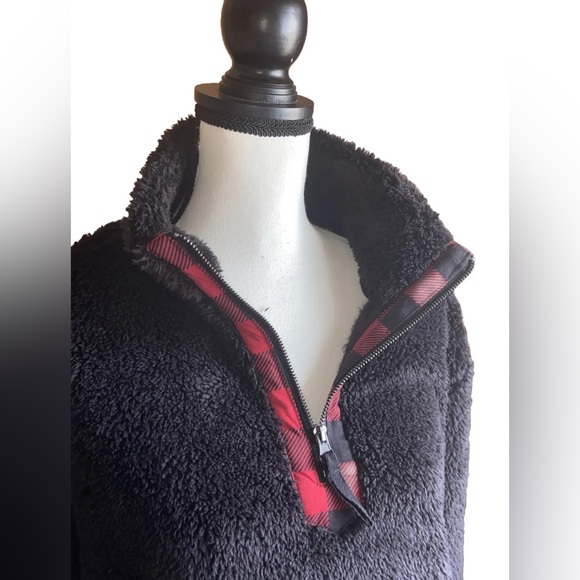 NWT Maurices Sherpa Black With Buffalo Plaid Sweatshirt Womens Medium - Picture 3 of 6